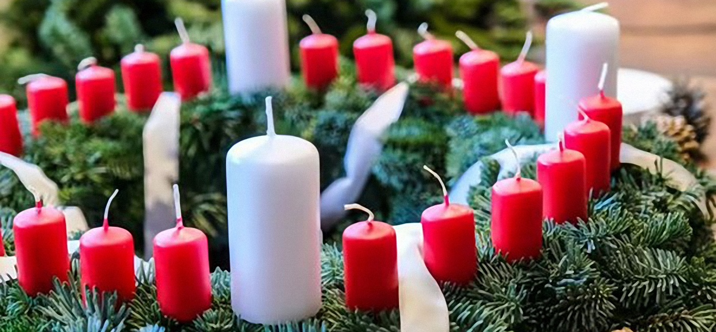 Kerzen auf einem Adventskranz
