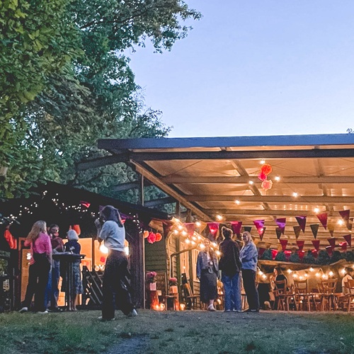 Partystimmung beim Gottesdienst